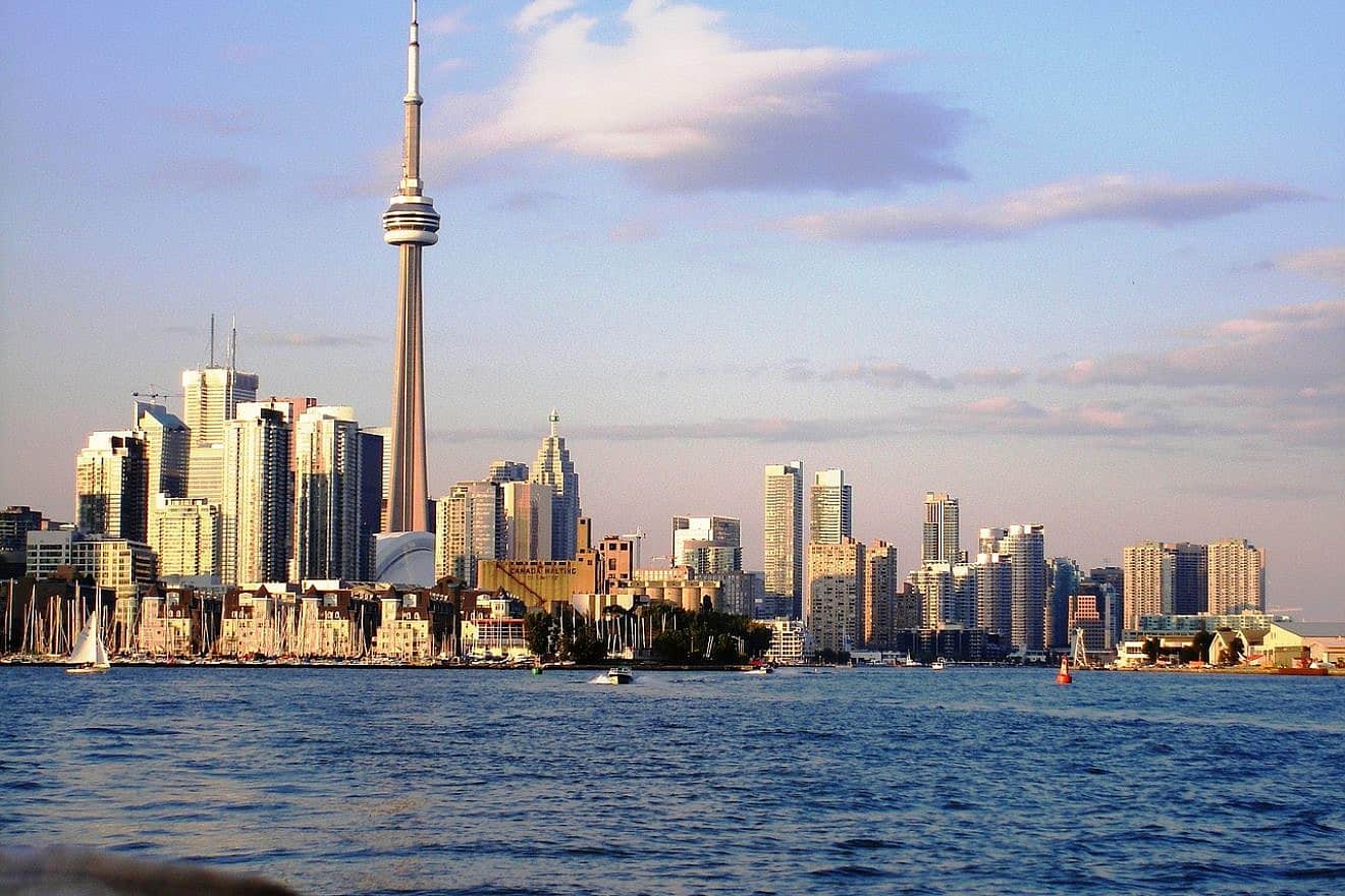Skyline in Toronto, Canada. Credit: Pixabay.