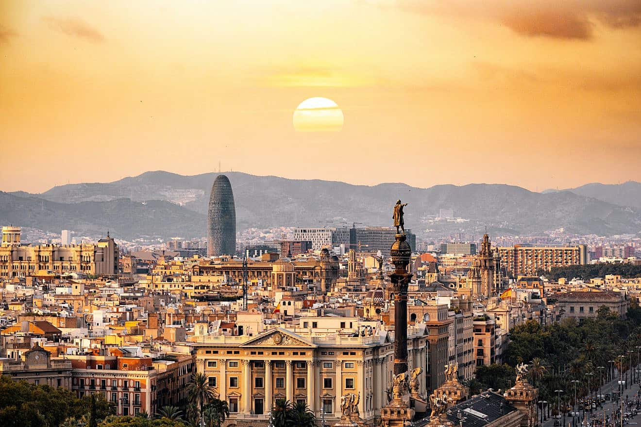 Barcelona. Photo by Aleksandar Pasaric/Pexels.
