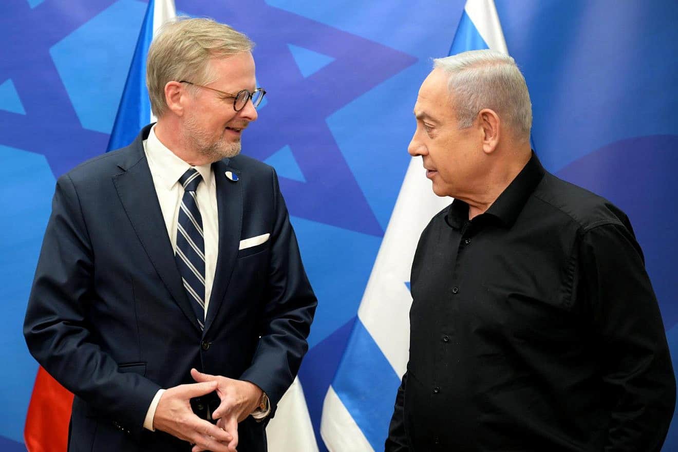 Czech Prime Minister Petr Fiala meets with Israeli Prime Minister Benjamin Netanyahu at the Kirya military headquarters in Tel Aviv, Oct. 25, 2023. Photo by Avi Ohayon/GPO.