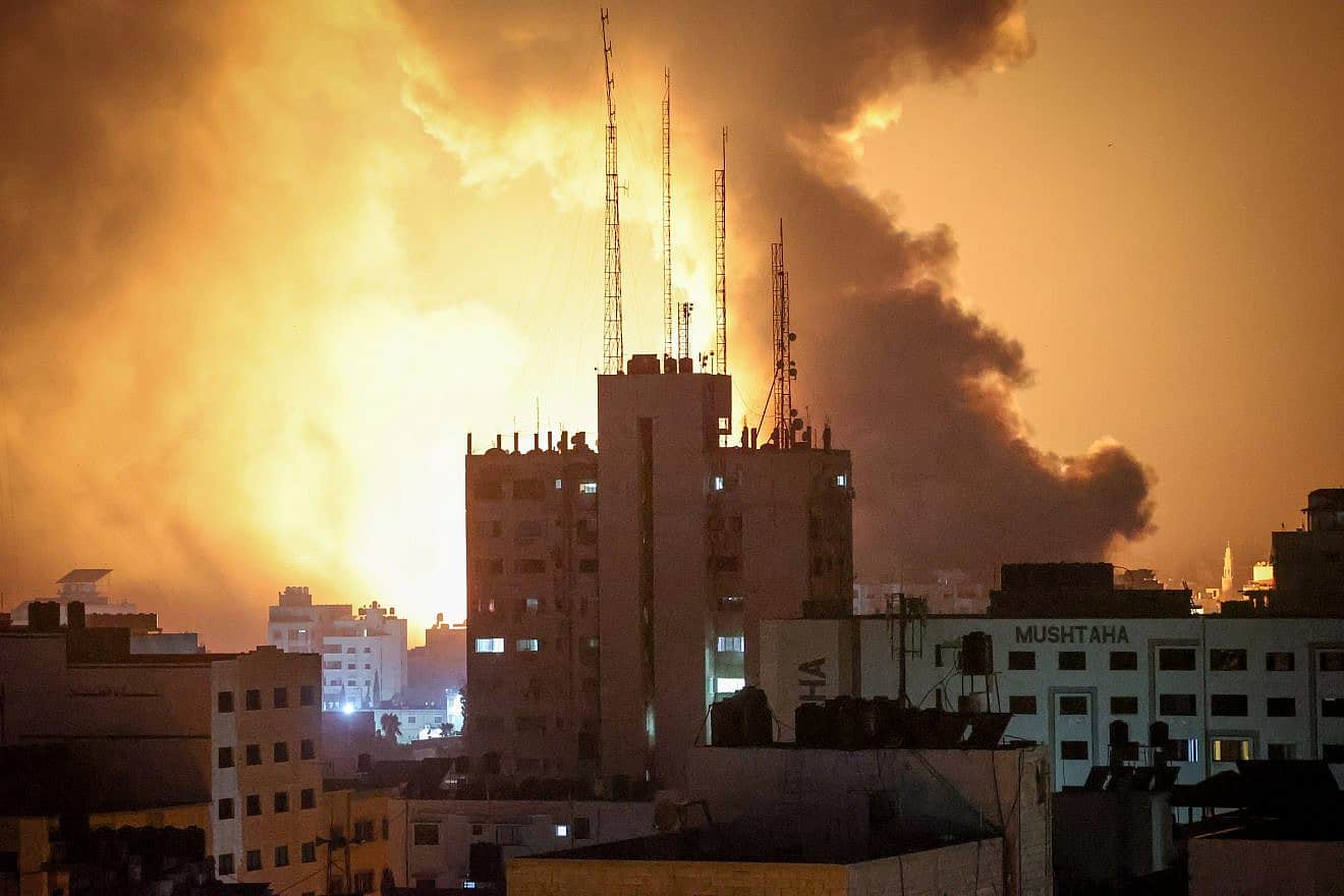 Smoke rises after Israeli airstrikes in the southern Gaza Strip, Oct. 8, 2023. Photo by Atia Mohammed/Flash90.