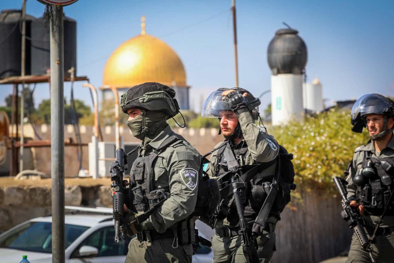 Israeli police officers clash with Arab rioters in the Jerusalem neighborhood of Ras al-Amud, Oct. 13, 2023. Photo by Jamal Awad/Flash90.