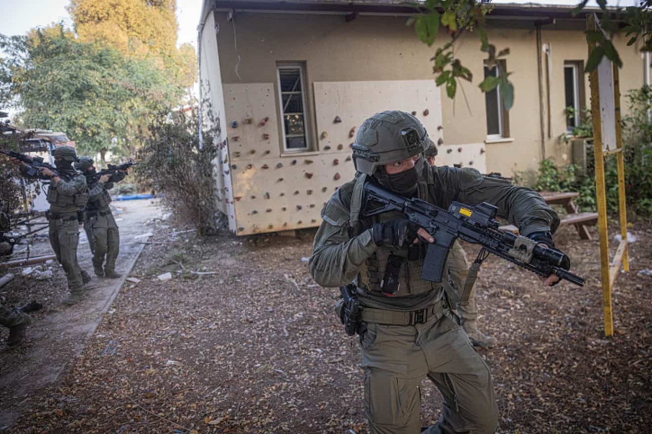 Israeli counter-terror forces patrol in Kibbutz Be'eri, near the Israeli-Gaza border in southern Israel. Oct. 22, 2023. Photo by Chaim Goldberg/Flash90.