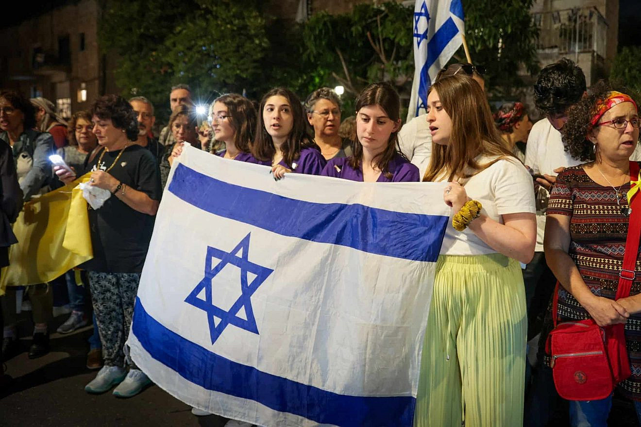 Supporters seen outside a meeting between relatives of people abducted by the terrorist organization Hamas on Oct. 7, 2023 and Israeli President Isaac Herzog, outside the President's Residence in Jerusalem, Oct. 22, 2023. Photo: Noam Revkin Fenton/Flash90