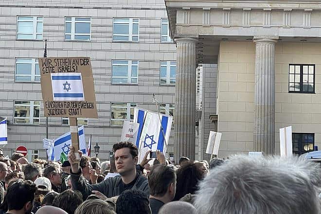 A pro-Israel rally in Berlin on Oct. 8, 2023. Photo by Orit Arfa.