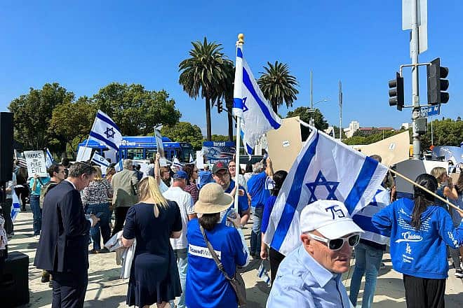 Several hundred gathered to rally for Israel in Los Angeles on Oct. 10, 2023. Photo by Izzy Salant.