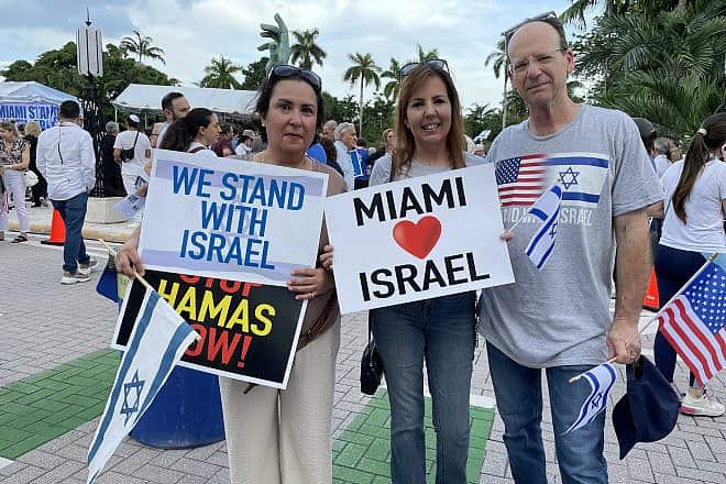 Fanny Maya, and Lorraine and Marvin Lusky, at a solidarity rally for Israel in Miami Beach, Fla., on Oct. 10, 2023. Photo by Sergio Carmona.