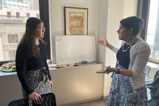 Rena Rush (left), an Orthodox Union executive fellow, meets with Rebecca Ruberg of the Jewish Federations of North America in New York City on Aug. 28, 2023. Credit: Orthodox Union.