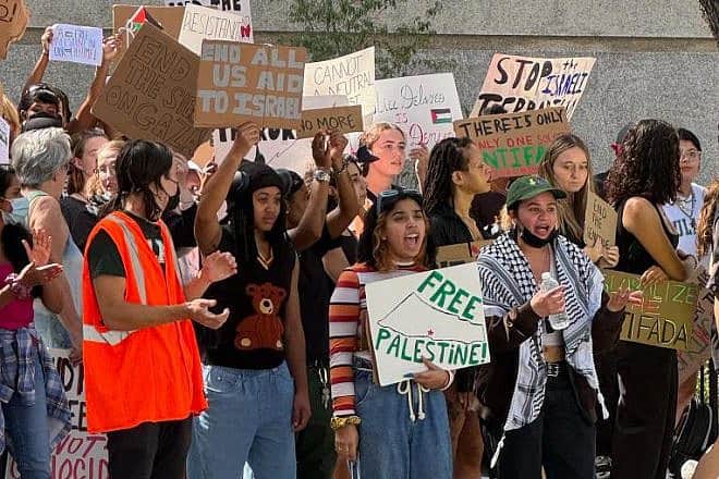 A rally at Tulane University in New Orleans got violent after a pro-Palestinian supporter hit a Jewish student in the face, Oct. 26, 2023. Photo by Bali Levine.