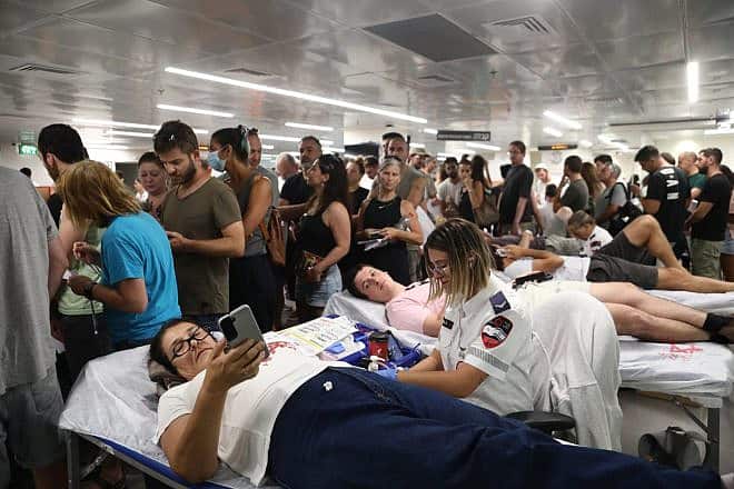 Israelis donate blood in Tel Aviv following a multi-pronged Hamas attack on Oct. 7, 2023. Photo by Gideon Markovich/TPS.