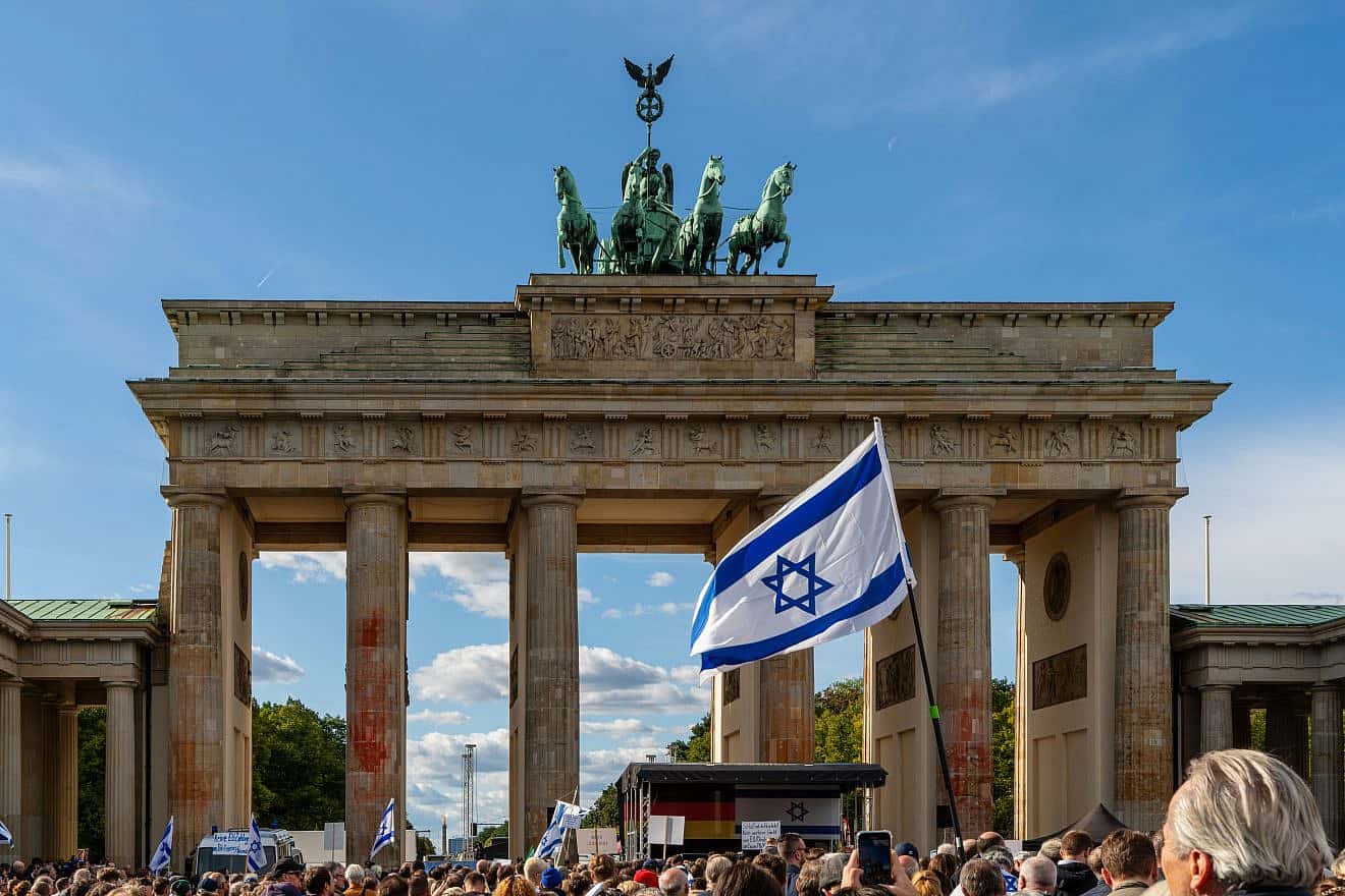 A solidarity rally for Israel at Berlin's Brandenburg Gate, Oct. 8, 2023. Photo by Mo Photography Berlin/Shutterstock.