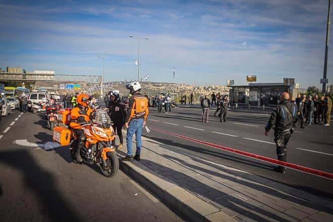 Israeli security forces at the scene of a Palestinian shooting attack at the entrance to Jerusalem, Nov. 30, 2023. Photo by Chaim Goldberg/Flash90.