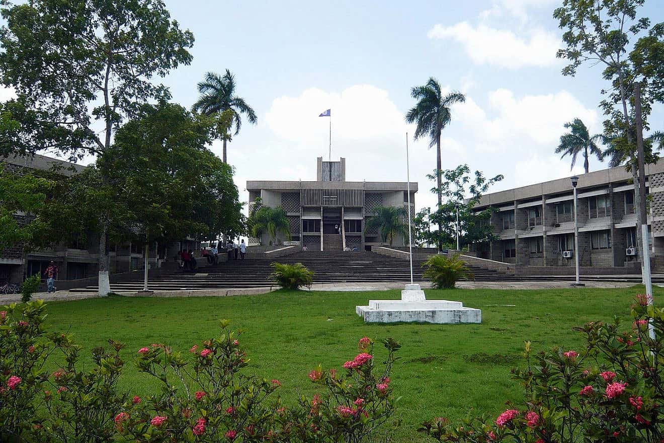 The Parliament of Belize in Belmopan. Photo by Haakon S. Krohn via Wikimedia Commons.