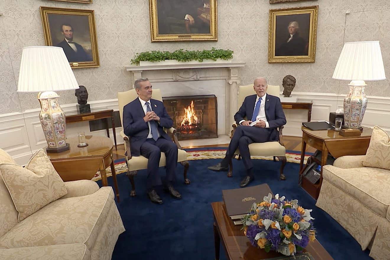 U.S. President Joe Biden (right) meets in the Oval Office with Dominican Republic President Luis Abinader on Nov. 2, 2023. Source: YouTube/White House.