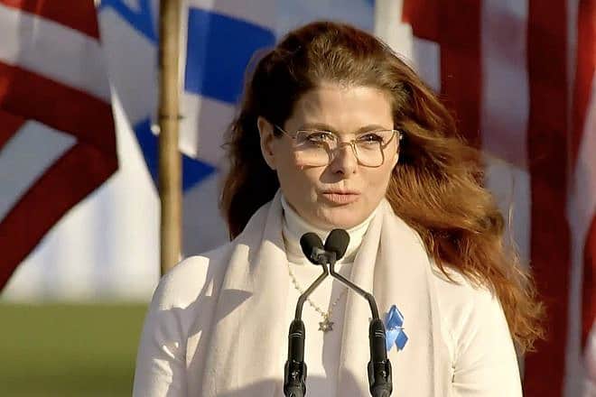 Actress Debra Messing addresses an estimated 300,000 at the “March for Israel” rally in Washington, D.C., on Nov. 14, 2023. Source: Screenshot.