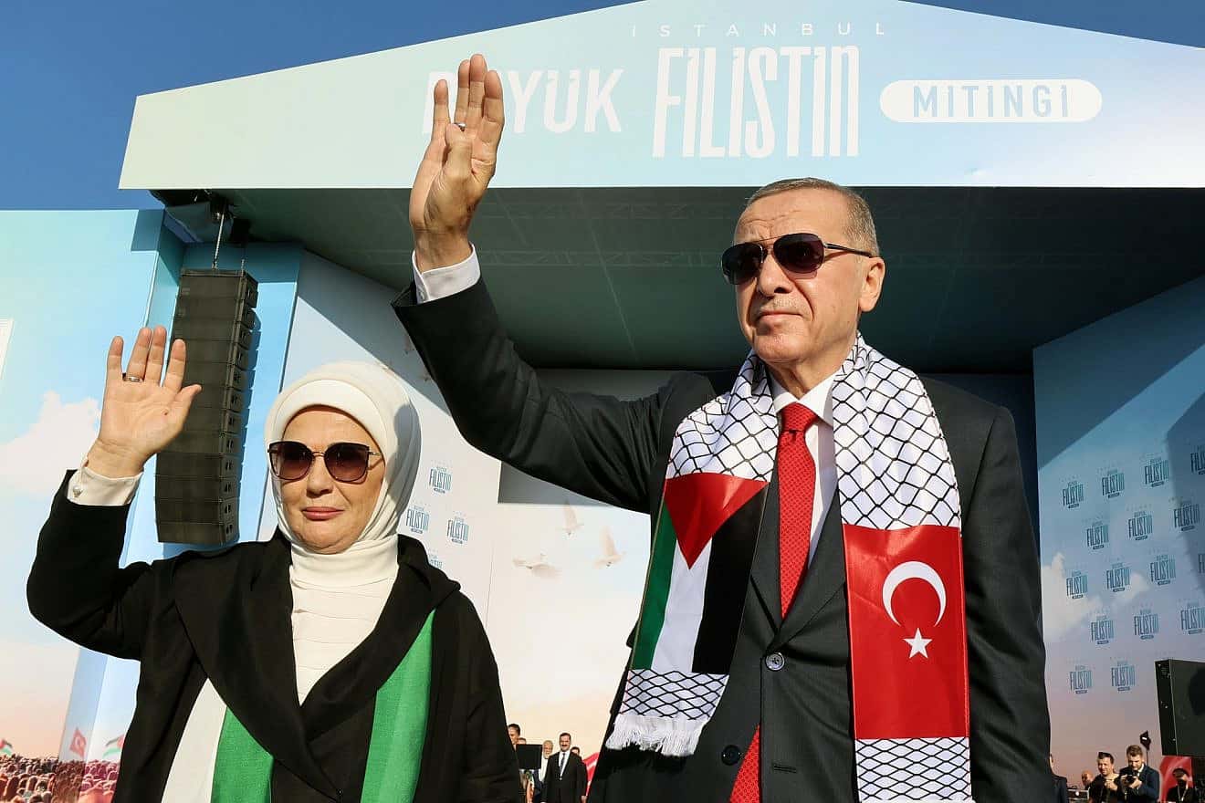 Turkish President Recep Tayyip Erdoğan and his wife, Emine, at a rally in Istanbul in support of Palestinians, Oct. 28, 2023. Source: Facebook/Recep Tayyip Erdoğan.