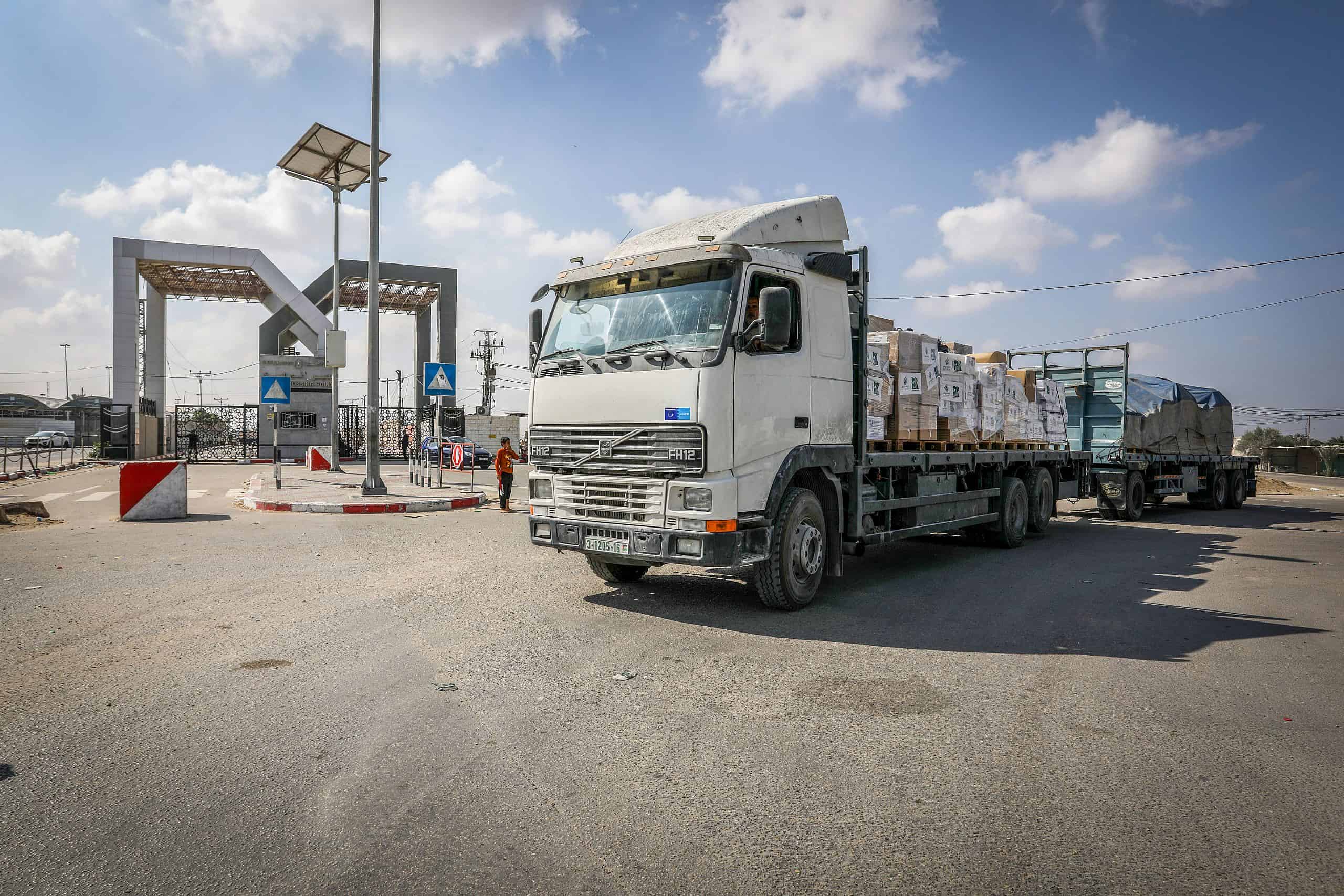 Rafah border crossing trucks