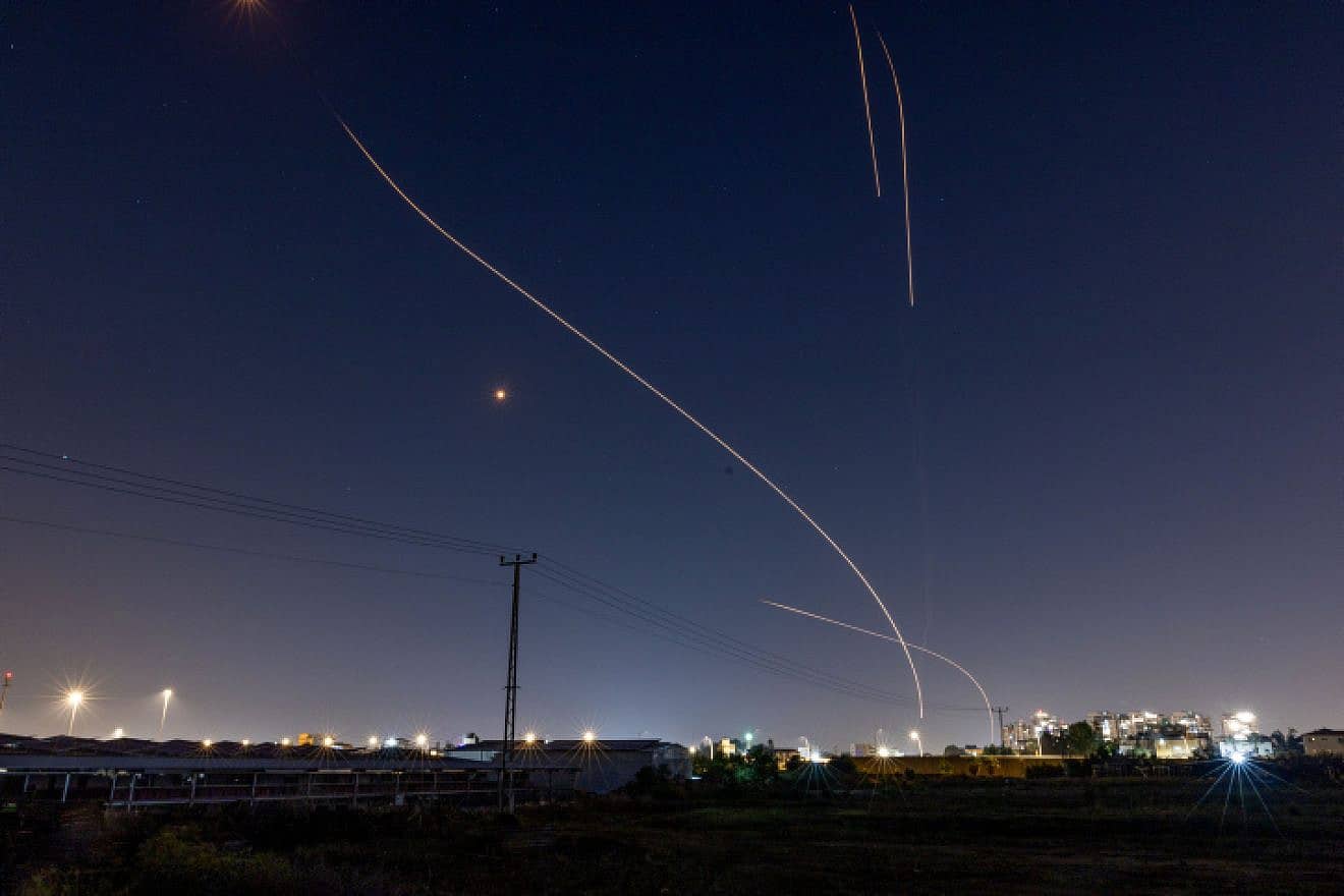 The interception of rockets fired from the Gaza Strip, Nov. 7, 2023. Photo by Yossi Aloni/Flash90.