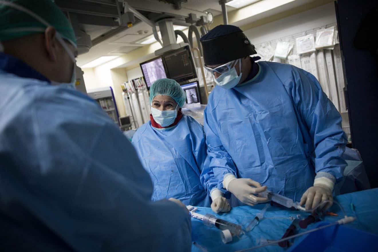 Staff perform a cardiac catheterization at an operating room at Wolfson Medical Center in Holon, April 11, 2018. Photo by Hadas Parush/Flash90.