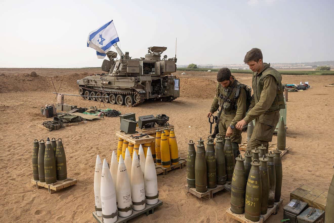 Israeli artillery stationed near the border with the Gaza Strip in southern Israel, Nov. 2, 2023. Photo by Chaim Goldberg/Flash90.