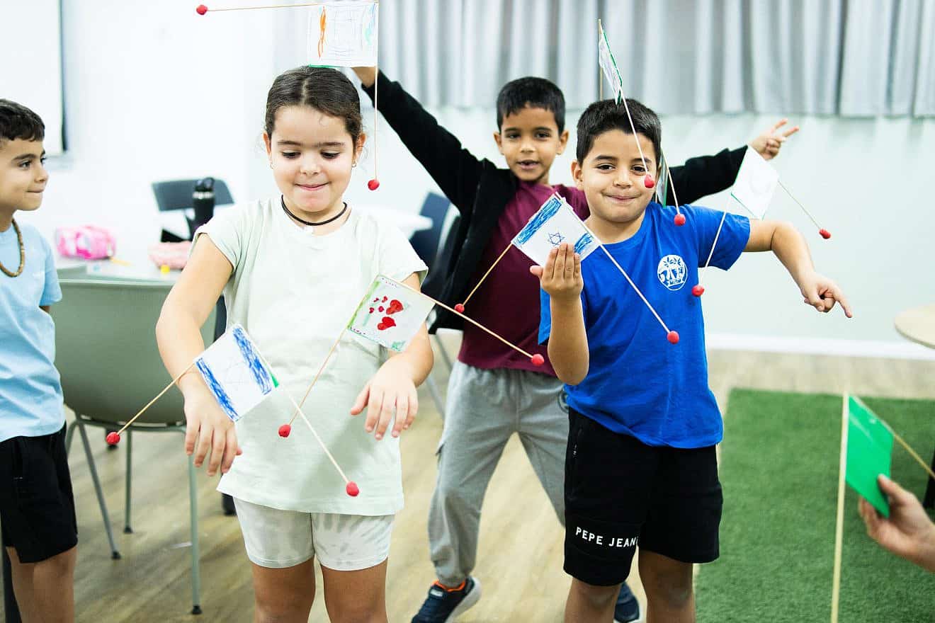 Kids at a World ORT Kadima Mada class aimed at relieving stress and anxiety. Credit: World ORT.