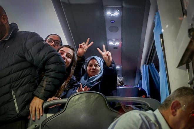 Freed Palestinian prisoners arrive in Ramallah, Nov. 28, 2023. Photo by Flash90.