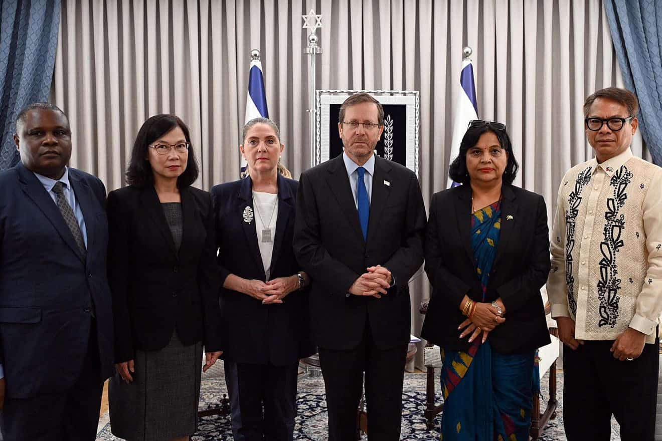 Israeli President Isaac Herzog meets the ambassadors of Thailand, the Philippines, Tanzania and Nepal following Hamas's Oct. 7 terror assault, Nov. 2, 2023. Photo by Haim Zach/GPO.
