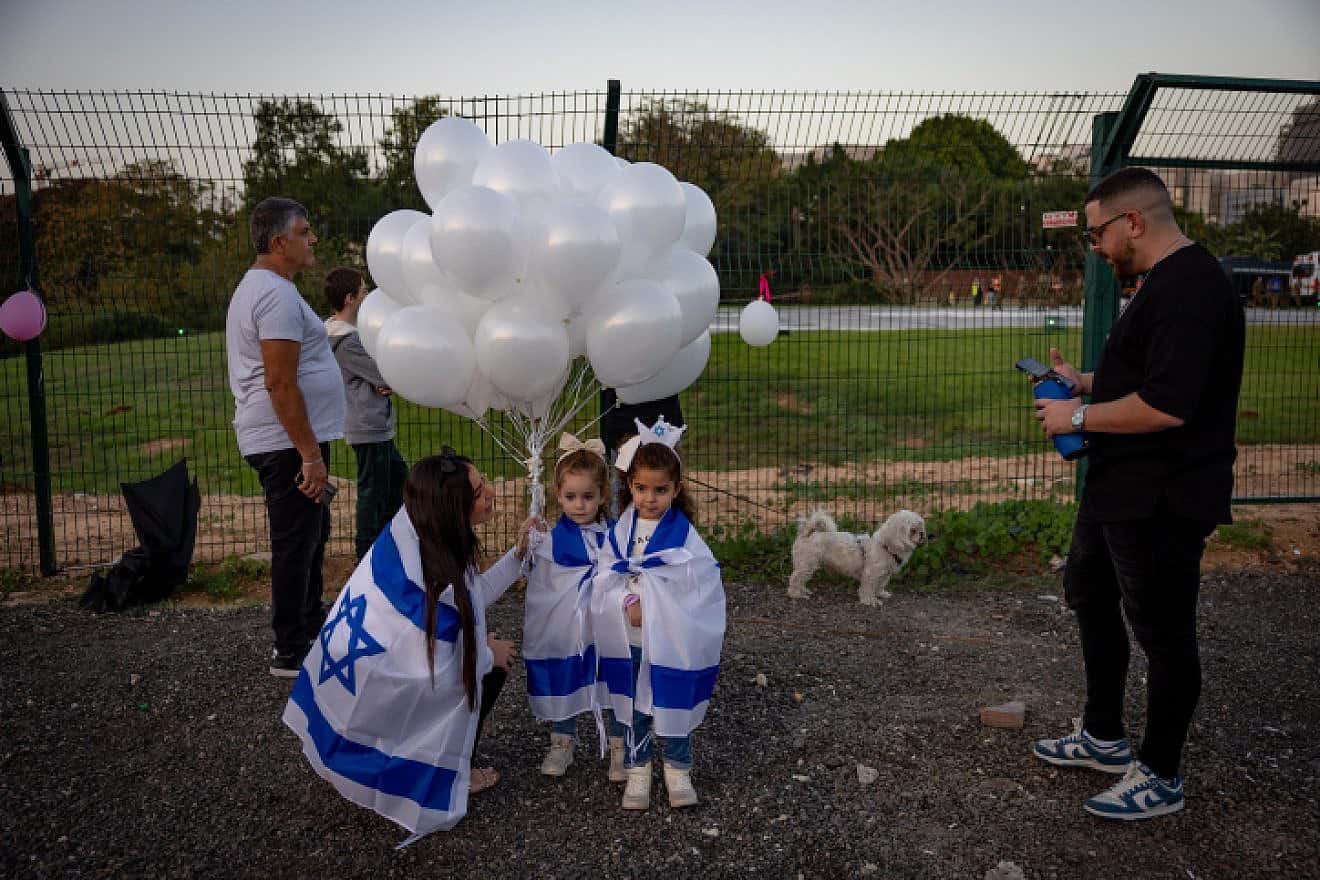 Israelis wait for the arrival of hostages released from captivity in Gaza, at Schneider Children's Medical Center in Petach Tikvah, Nov. 24, 2023. Photo by Yonatan Sindel/Flash90.