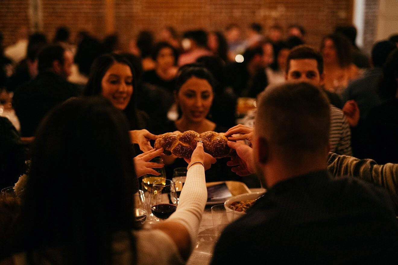 Young adults in their 20s and 30s build community with challah. Courtesy: NuRoots.