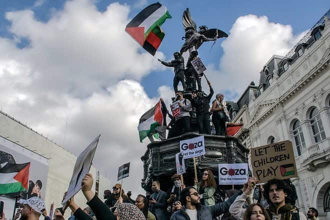 Anti-Israel protesters in London on Oct. 14, 2023. Credit: Koca Vehbi/Shutterstock.