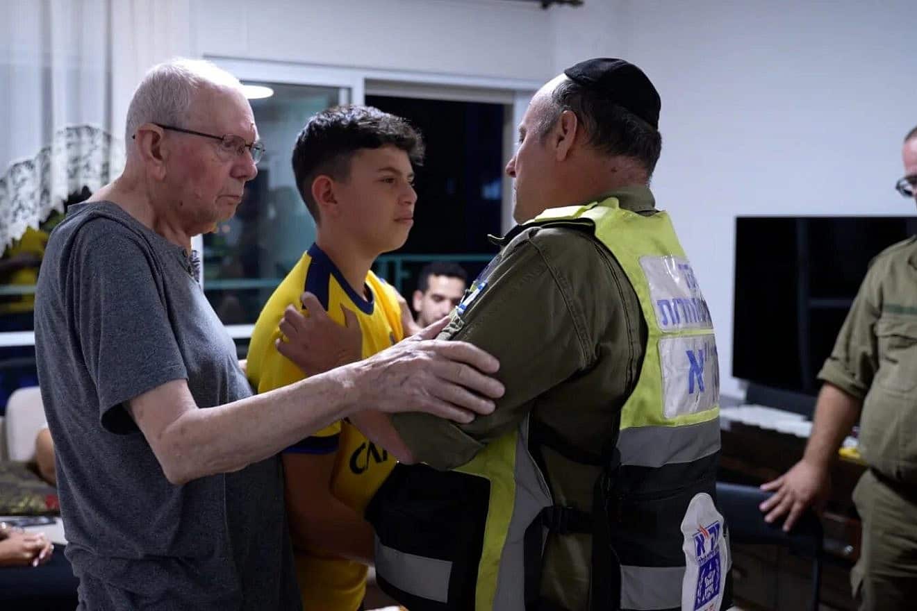 Ariel Zohar and his Holocaust survivor grandfather Marco with a ZAKA community emergency response volunteer. Source: Merav Sever/X.