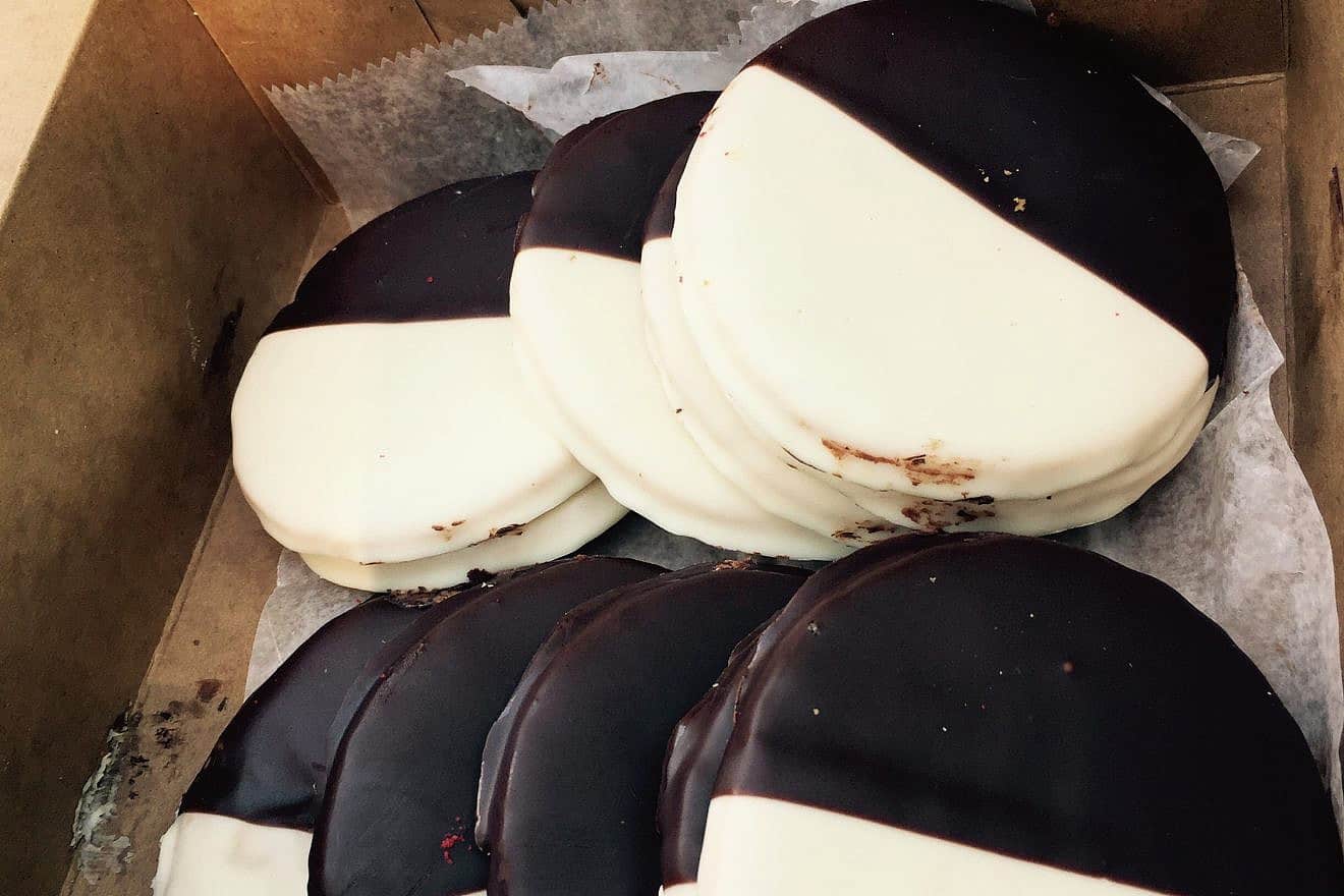 Classic black-and-white cookies from a bakery in Brooklyn, N.Y. Credit: BrillLyle via Wikimedia Commons.