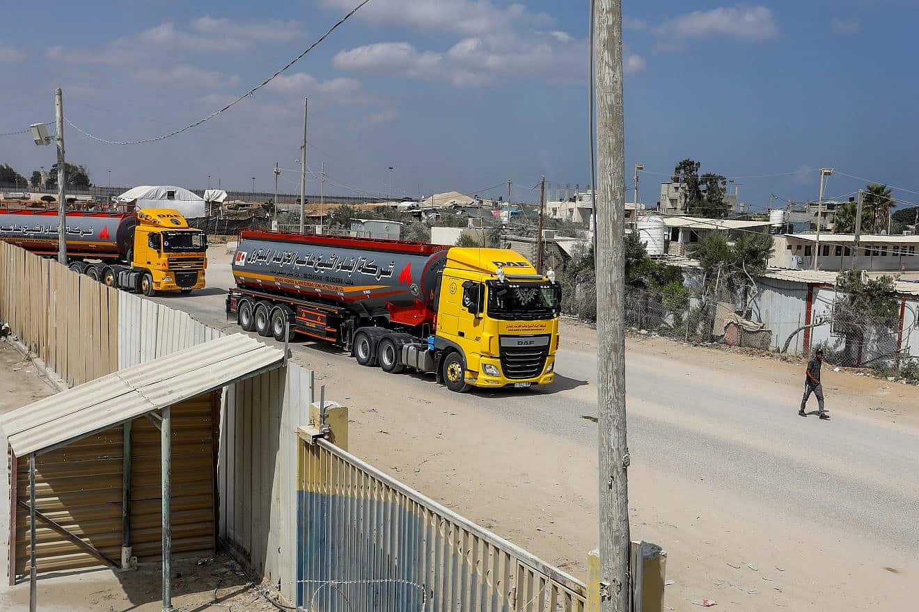 Trucks carrying fuel enter Kerem Shalom Crossing on the Israeli Gaza border, southern Israel, on Aug. 8, 2022. Photo by Abed Rahim Khatib/Flash90.