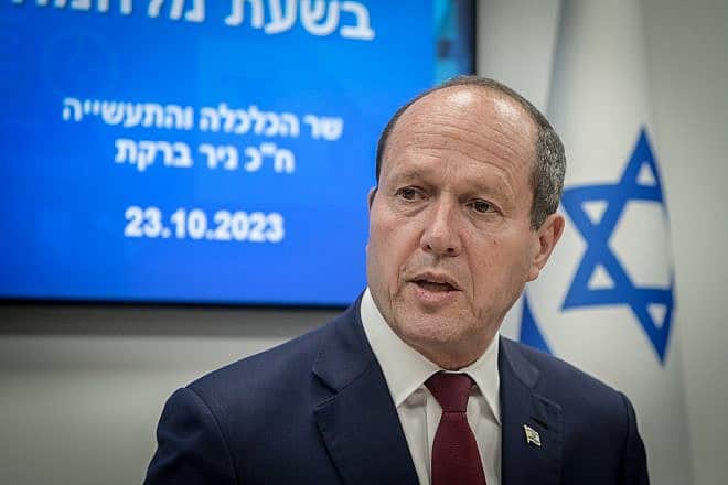 Israeli Economy Minister Nir Barkat meets with leaders in the business sector in Tel Aviv, Oct. 23, 2023. Photo by Avshalom Sassoni/Flash90.