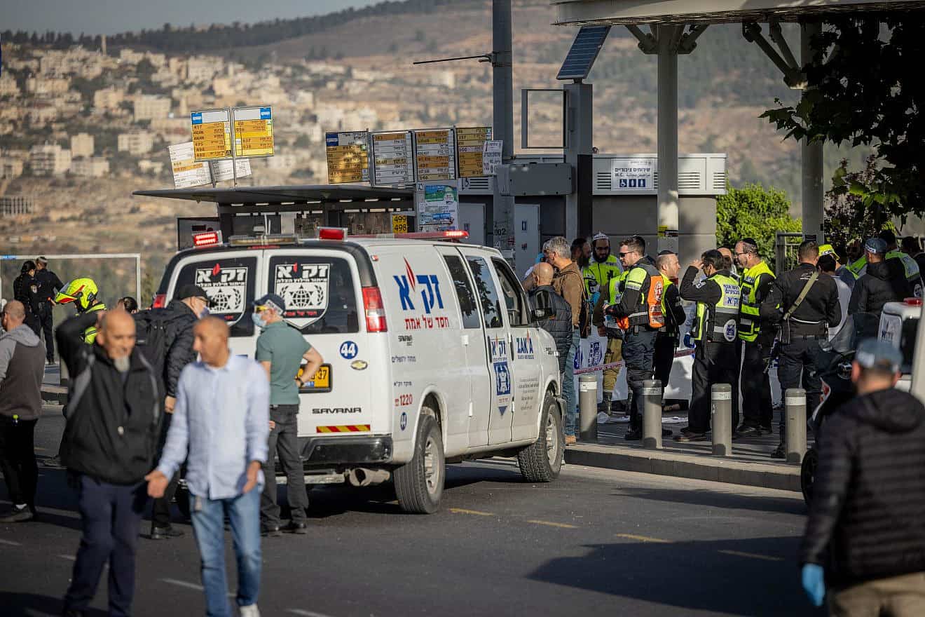 Security personnel at the scene of a terrorist shooting attack at the main entrance to Jerusalem, Nov. 30, 2023. Photo by Chaim Goldberg/Flash90.