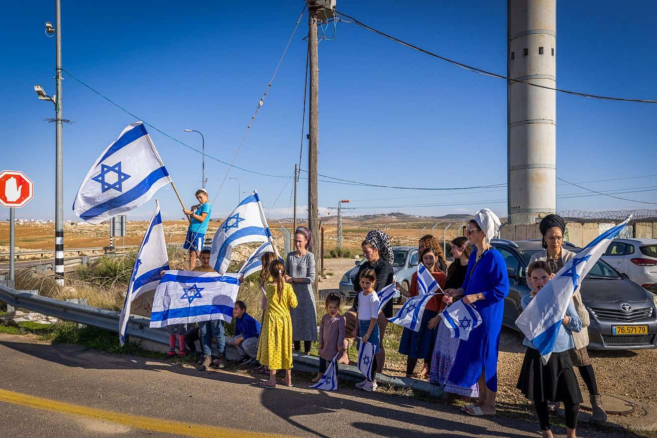 Israelis pay their respects to slain IDF soldier Sgt. Maj. (res.) Gideon Ilani during his funeral procession near Asa'el in Judea. Photo by Yossi Aloni/Flash90.