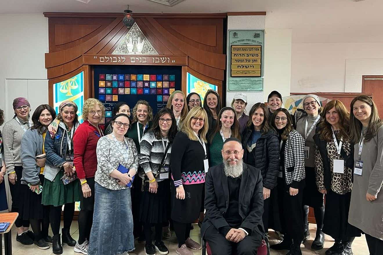 Women’s Initiative Israel Mission contingent of rebbetzins and lay leaders with Chief Rabbi of Gush Etzion, Rosh Yeshiva of Lev Academic Center (JCT) Rav Yosef Zvi Rimon. Credit: OU.