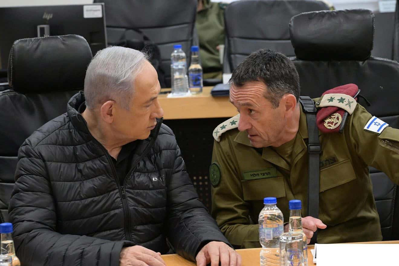 Prime Minister Benjamin Netanyahu and IDF Chief of Staff Lt. Gen. Herzi Halevi speak at Northern Command HQ in Safed, Dec. 7, 2023. Credit: Prime Minister's Office.