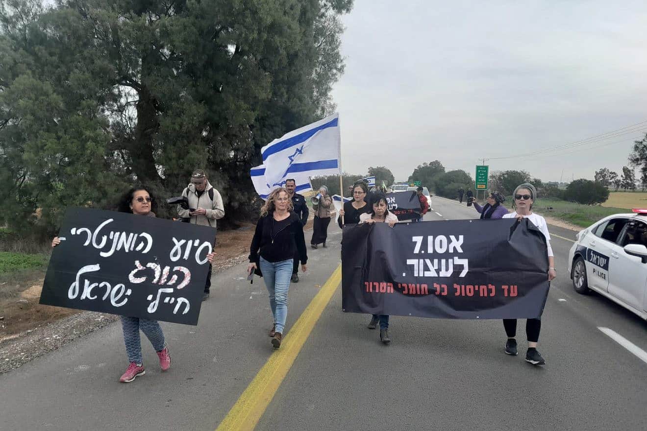 Protesters march towards the Kerem Shalom Crossing, Dec. 21, 2023. Source: Torat IDF/X.