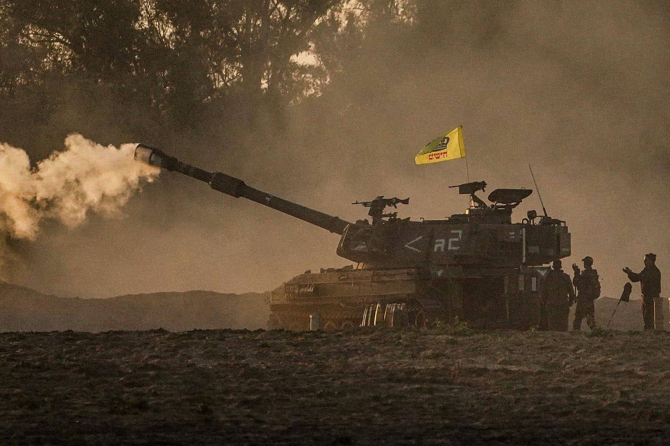 IDF Fire Artillery Towards Gaza