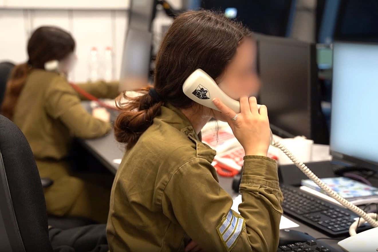 Observers of the 414th Field Intelligence Battalion at the newly-built situation room at the IDF's Re'im Base, Nov. 6, 2023. Credit: IDF.