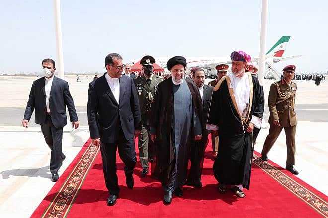 Ebrahim Raisi (center), president of Iran, is welcomed to Muscat by Omani Sultan Haitham bin Tariq Al Said (right). Source: X/Iranian government.