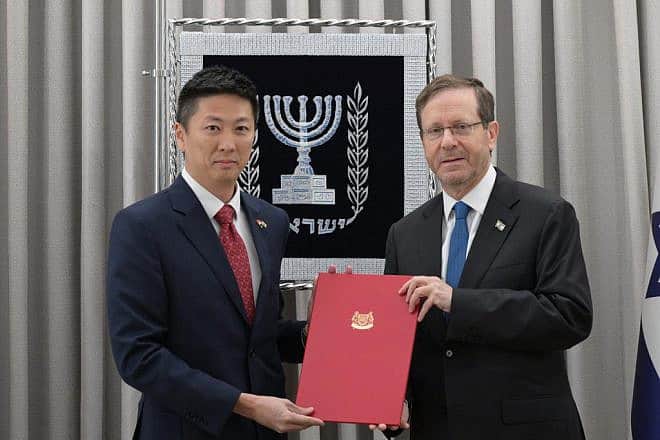 Singapore's Ambassador to Israel Ian Mack presents his credentials to Israeli President Isaac Herzog in Jerusalem on Dec. 19, 2023. Photo by Avi Kener/GPO.