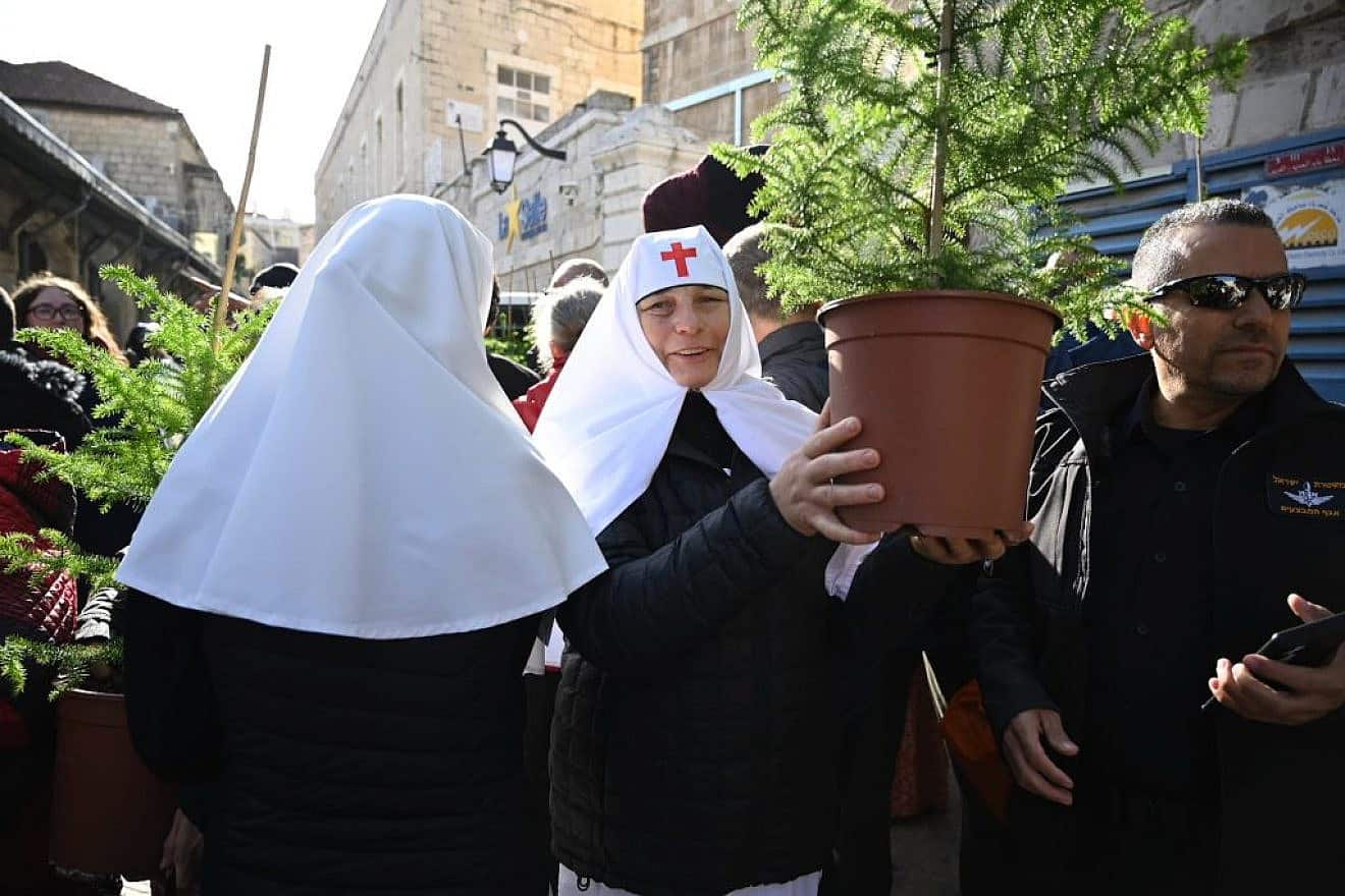 Christians receive complimentary Christmas trees at the Jerusalem municipality’s annual distribution. The city gave out 350 trees, Dec. 20, 2023. Photo by Yoav Dudkevitch/TPS.
