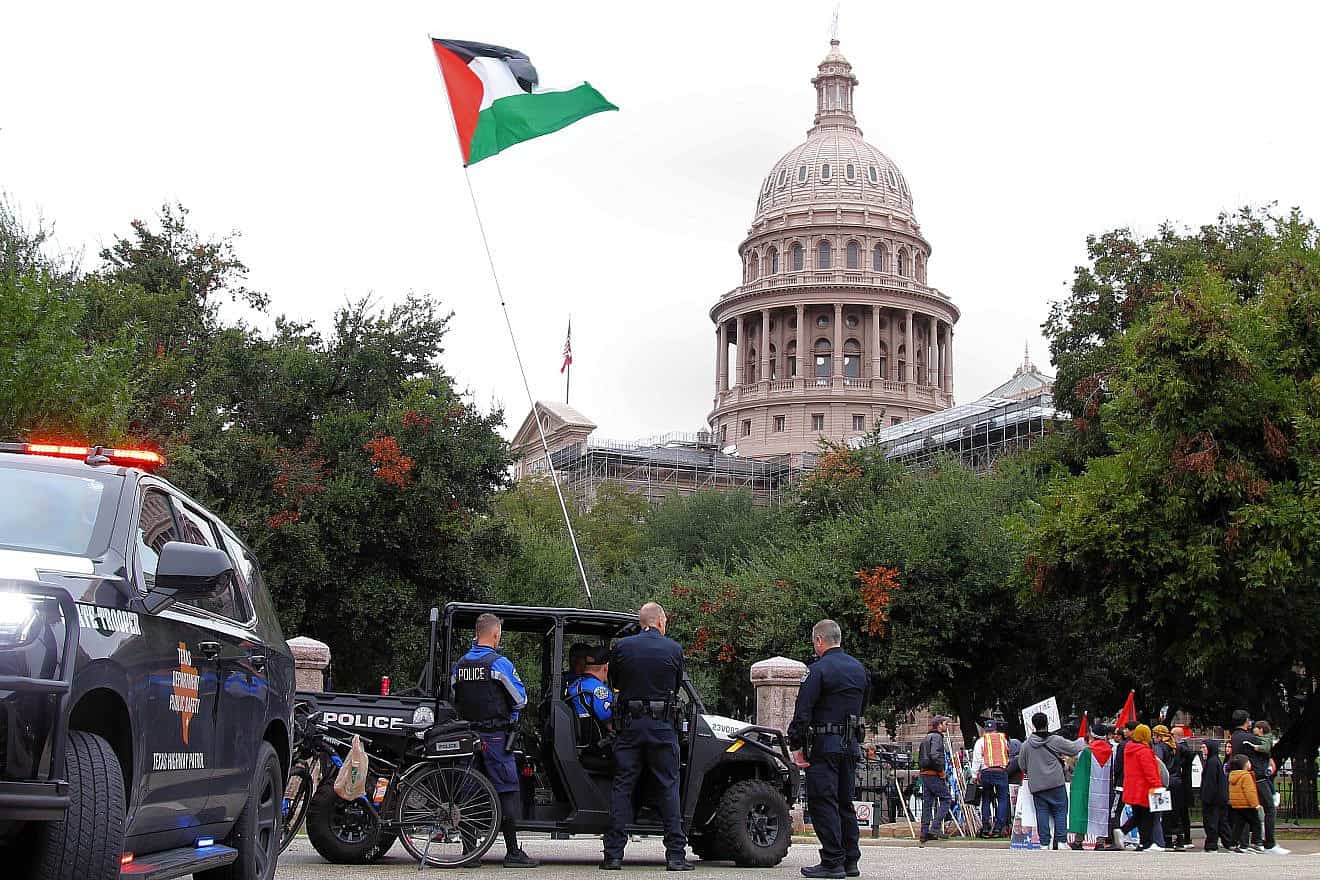 A pro-Palestine rally on the Texas State Capitol grounds in Austin on Nov. 12, 2023. Credit: Larry D. Moore via Wikimedia Commons.