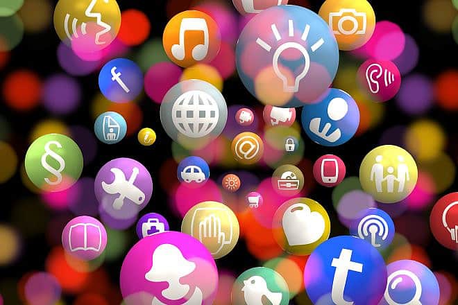 Social media, apps. Credit: Geralt/Pixabay.