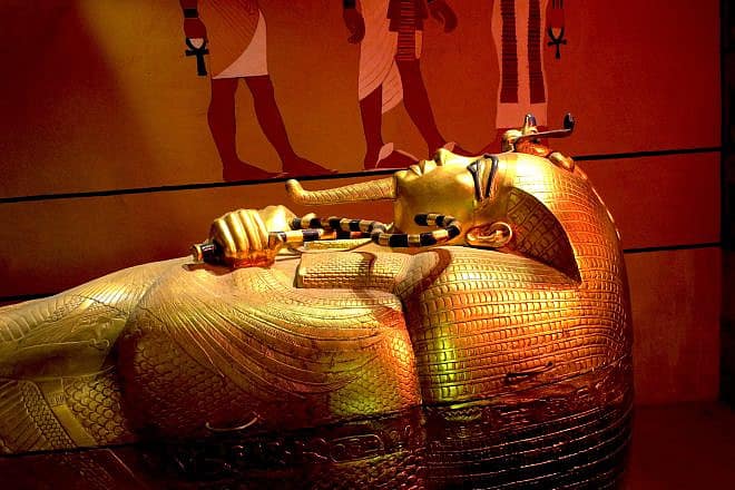 Part of the exhibit "Treasures of Egypt," a recreation of the tomb of Tutankhamun ("King Tut") authorized by the Egyptian Ministry of Antiquities, at the Las Vegas Natural History Museum. Photo by Menachem Wecker.