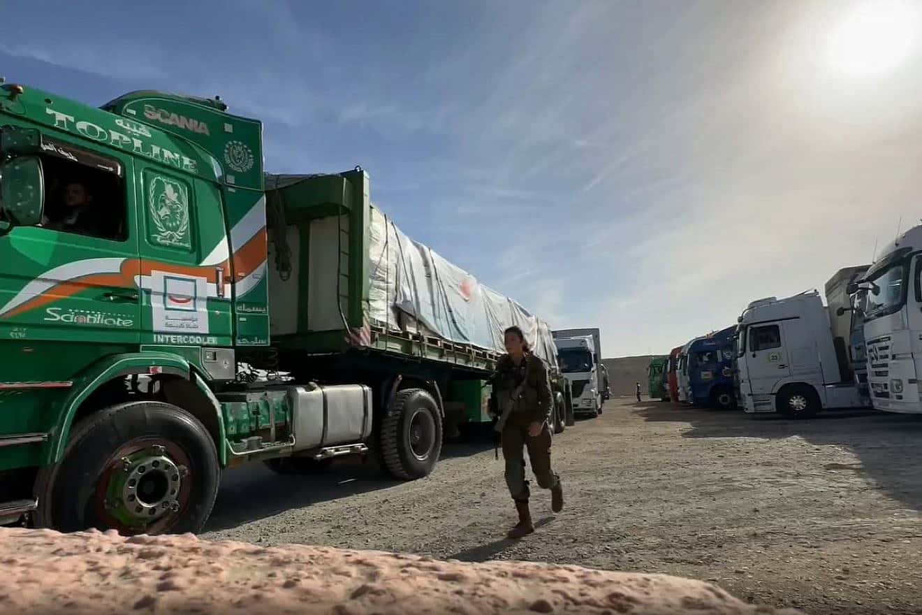 Trucks carrying humanitarian aid enter Gaza at Egypt's Rafah crossing, Nov 25, 2023. Screenshot: IDF.