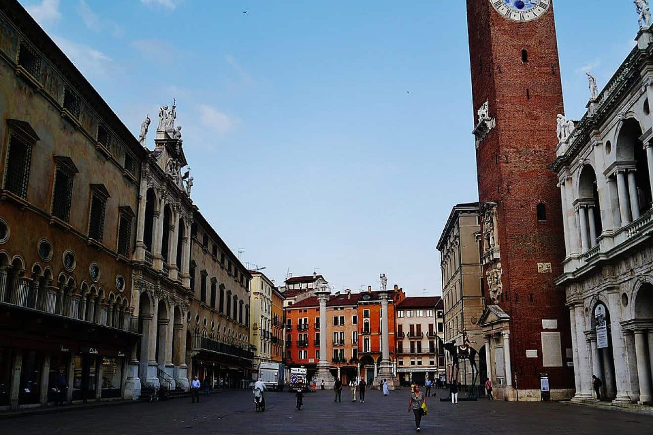 Square of the Gentlemen, Vicenza, Italy. Credit: Zairon via Wikimedia Commons.