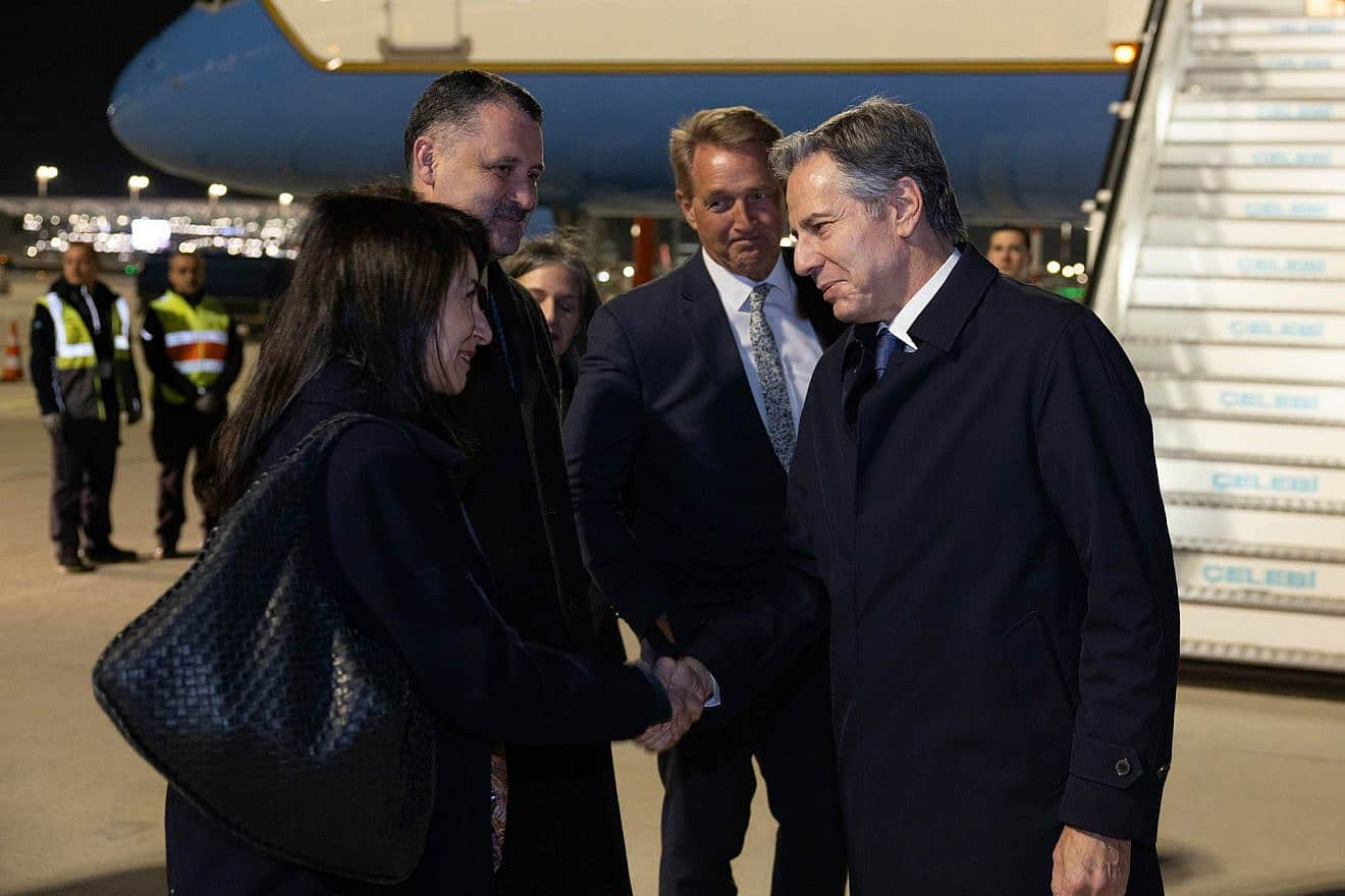 As he arrives in Istanbul Airport on Jan. 5, 2024, U.S. Secretary of State Antony Blinken is greeted by a Turkish diplomat and a representative of Istanbul's governor, as Jeff Flake, the U.S. ambassador to Turkey, looks on. Credit: Chuck Kennedy/U.S. State Department.