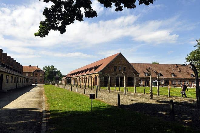 The visitor reception center of the Auschwitz-Birkenau Memorial and Museum, and the former prisoner reception center of Auschwitz I. Credit: Wikimedia Commons.